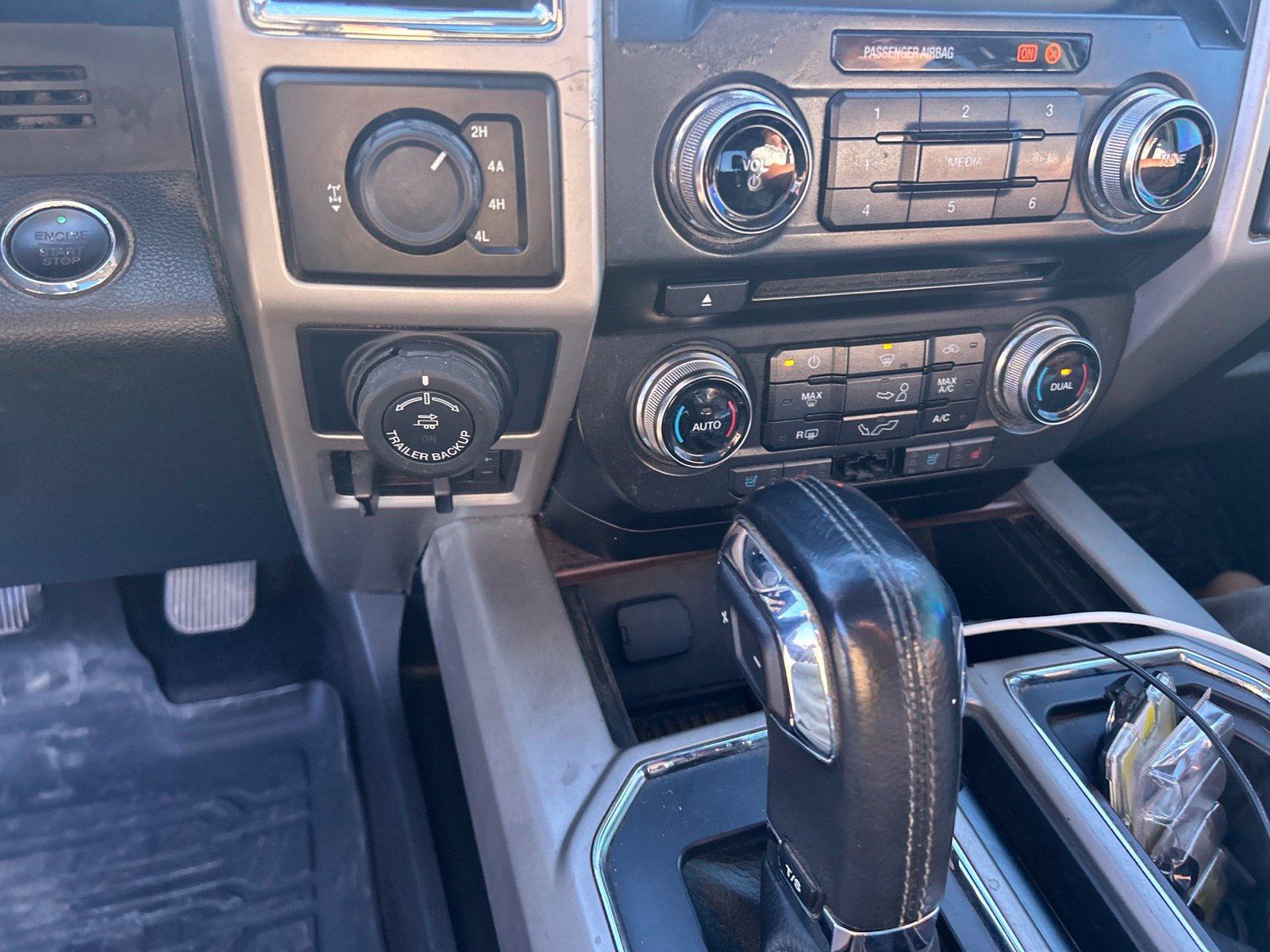 Used 2016 Ford F150 Lariat w/ Equipment Group 502A Luxury AWD/4WD image 3