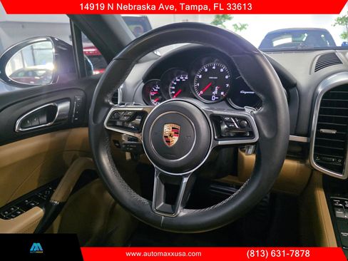 Used 2018 Porsche Cayenne Platinum Edition w/ Premium Package AWD/4WD image 16