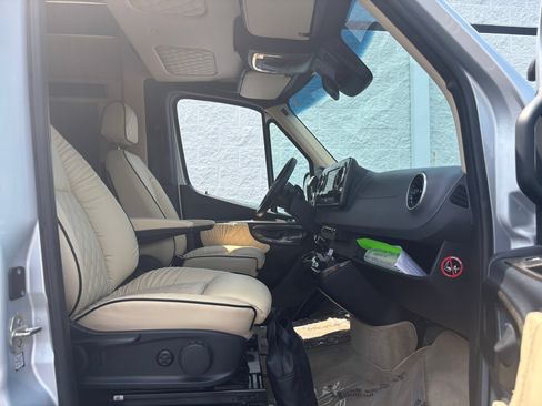 Used 2020 Mercedes-Benz Sprinter 2500 w/ Windows All Around Package image 24