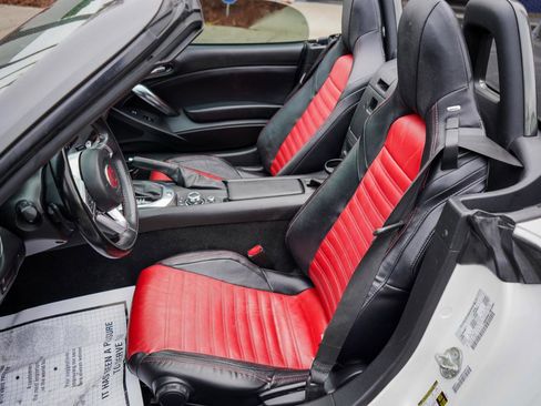 Used 2018 FIAT 124 Spider Abarth w/ Convenience Group image 9