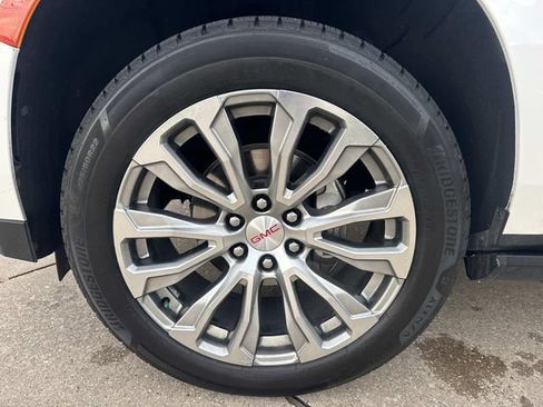 Used 2023 GMC Yukon Denali RWD image 9