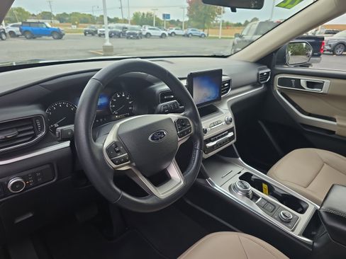 Used 2022 Ford Explorer XLT image 10