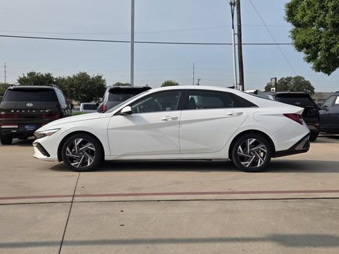 Certified 2025 Hyundai Elantra SEL FWD image 4