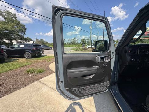 Used 2025 Jeep Gladiator Mojave w/ Convenience Group AWD/4WD image 22