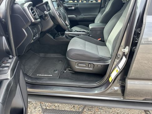 Used 2020 Toyota Tacoma TRD Sport RWD image 11