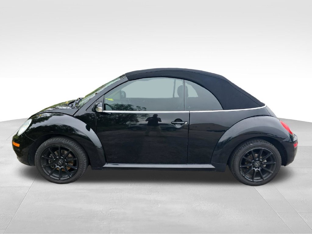 Used 2008 Volkswagen Beetle SE FWD image 2