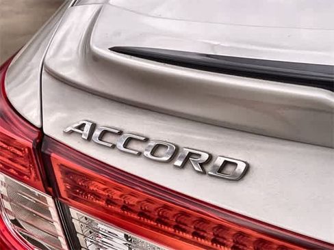 Certified 2018 Honda Accord Touring image 8