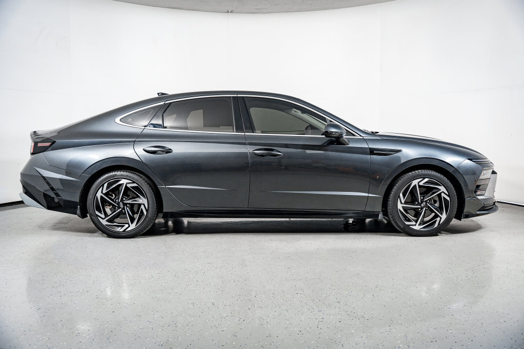 Certified 2024 Hyundai Sonata SEL w/ Convenience Package FWD image 3