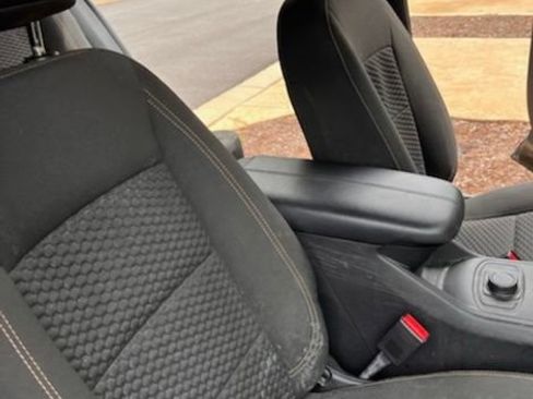 Used 2021 GMC Terrain SLE FWD image 4