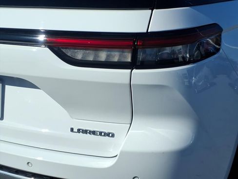 Used 2023 Jeep Grand Cherokee Laredo X image 9