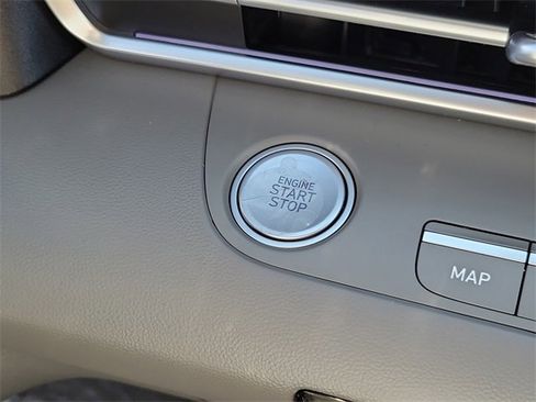 Used 2024 Hyundai Elantra SEL w/ Convenience Package image 8