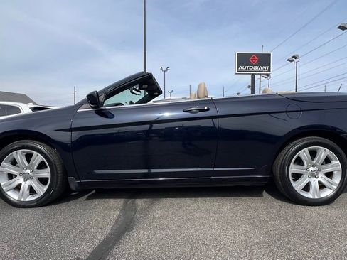 Used 2011 Chrysler 200 Touring image 3