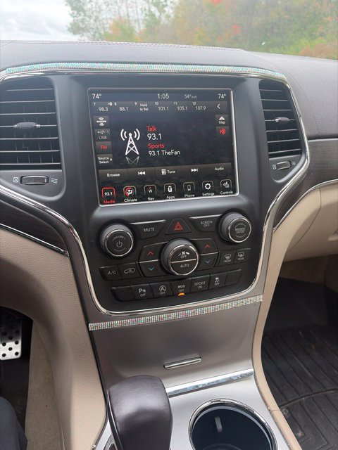 Used 2018 Jeep Grand Cherokee Overland AWD/4WD image 16