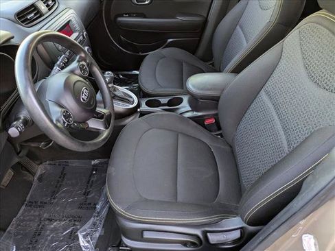 Used 2015 Kia Soul + FWD image 14