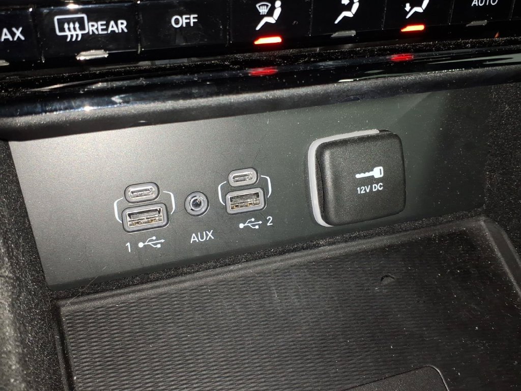 Used 2023 Jeep Grand Cherokee Altitude AWD/4WD image 27