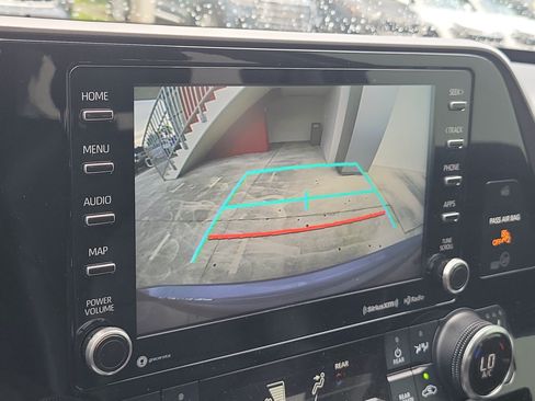 Used 2022 Toyota Highlander XLE FWD image 33