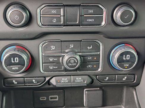 Used 2023 Chevrolet Suburban Z71 w/ Luxury Package AWD/4WD image 60