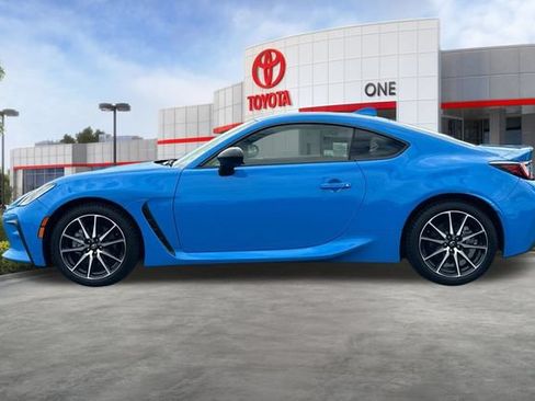 Used 2022 Toyota GR86 RWD image 8