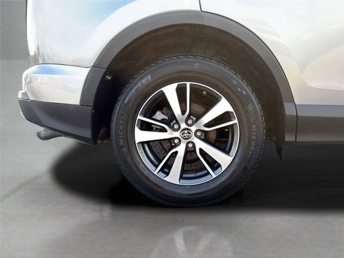 Used 2018 Toyota RAV4 XLE w/ Plus Extra Value Package image 31