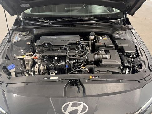 Used 2024 Hyundai Elantra SE image 9