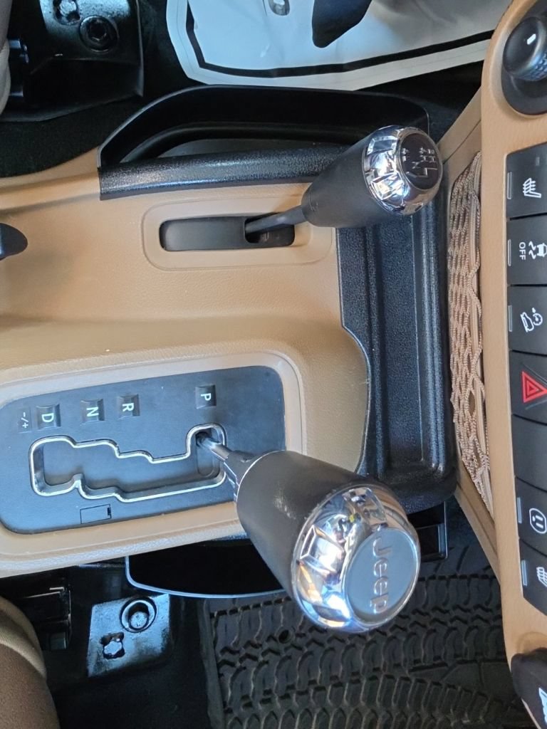Used 2016 Jeep Wrangler Unlimited Rubicon w/ Dual Top Group AWD/4WD image 18