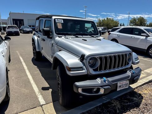 Used 2024 Jeep Wrangler Unlimited Sahara AWD/4WD image 1