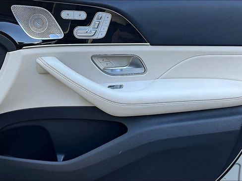 Used 2020 Mercedes-Benz GLS 450 4MATIC image 23