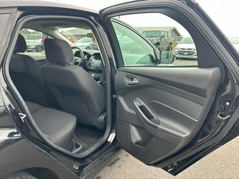 Used 2017 Ford Focus SE FWD image 25