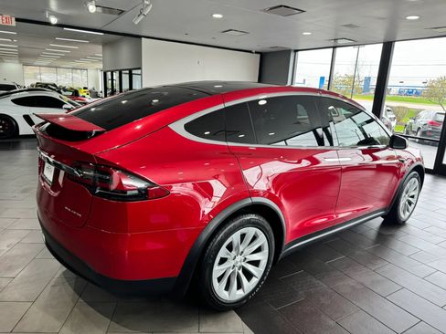 Used 2020 Tesla Model X image 6