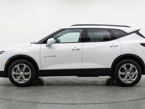 Used 2025 Chevrolet Blazer LT FWD image 5