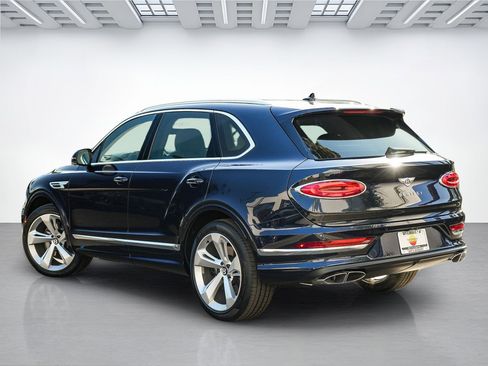 New 2026 Bentley Bentayga AWD/4WD image 3