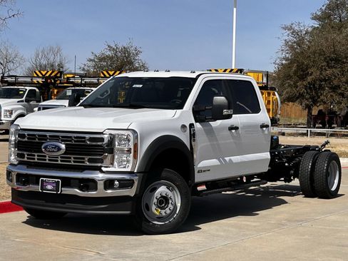 New 2026 Ford F550 4x4 Crew Cab image 2