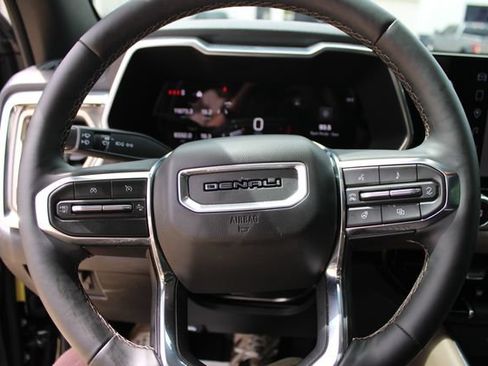Used 2025 GMC Canyon Denali AWD/4WD image 13