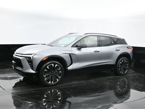 New 2025 Chevrolet Blazer EV RS RWD image 3