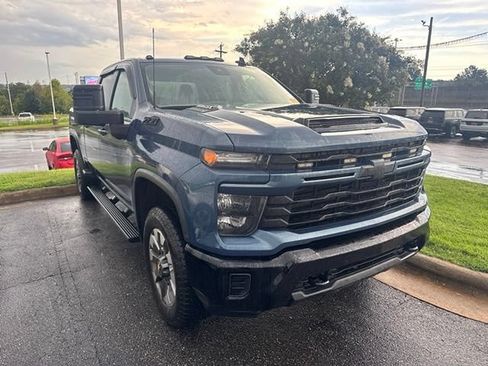 Used 2024 Chevrolet Silverado 2500 Custom w/ Custom Convenience Package AWD/4WD image 3