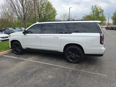 Used 2022 Cadillac Escalade ESV Sport Platinum w/ Heavy-Duty Trailer Package image 5