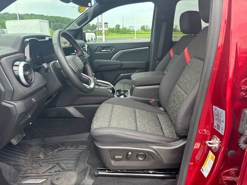 Used 2024 Chevrolet Colorado Z71 w/ Z71 Convenience Package 2 AWD/4WD image 11
