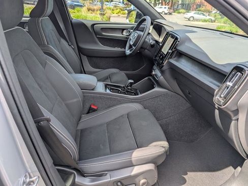 Used 2023 Volvo XC40 Recharge Ultimate AWD/4WD image 17