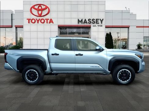 Used 2024 Toyota Tacoma 4x4 Double Cab image 2