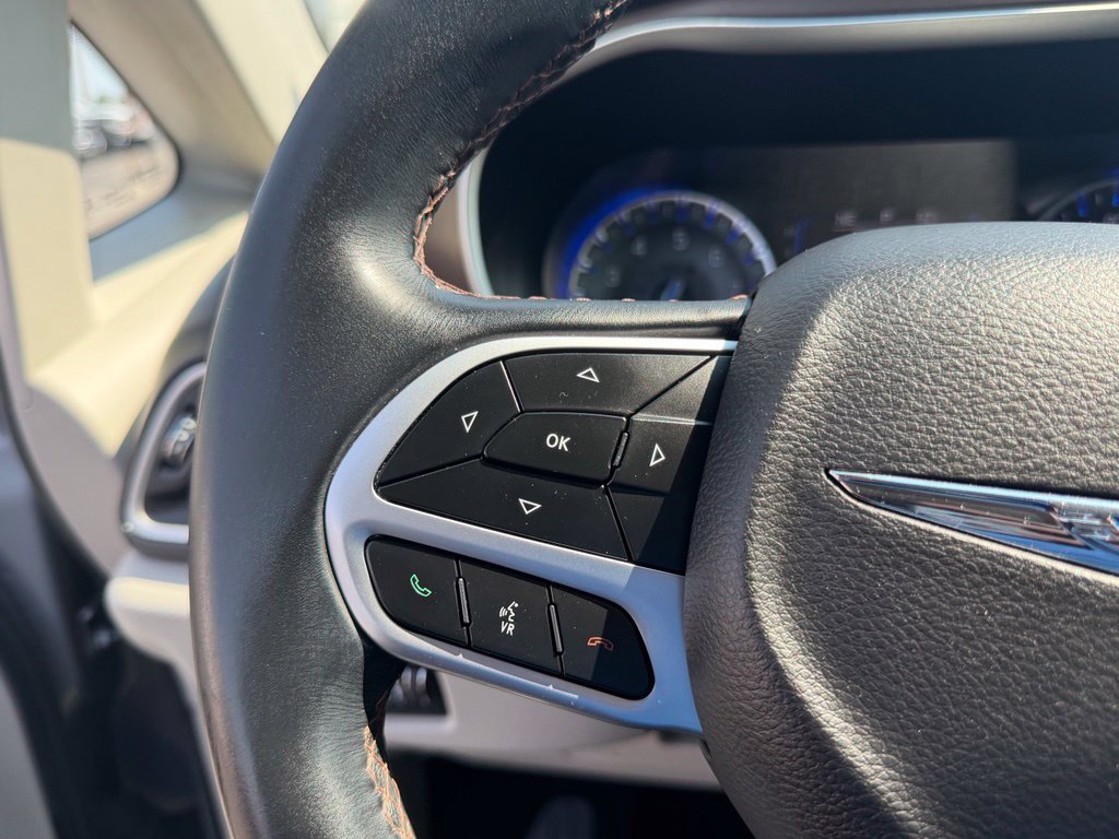 Used 2018 Chrysler Pacifica Touring-L w/ Tire & Wheel Group FWD image 36