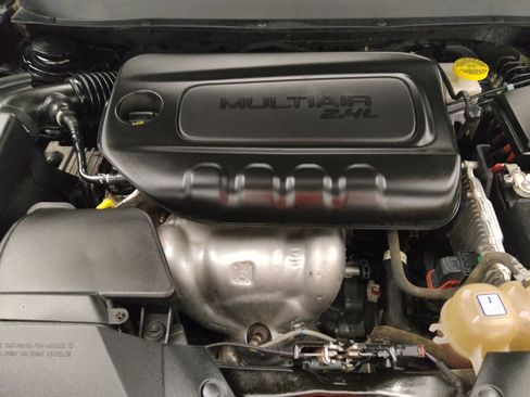 Used 2021 Jeep Cherokee Latitude FWD image 30