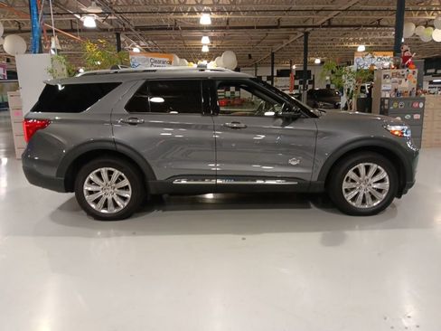 Used 2022 Ford Explorer King Ranch w/ Technology Package AWD/4WD image 11