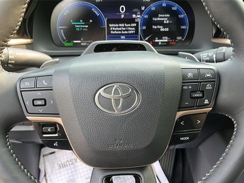 Used 2025 Toyota Crown Platinum image 11