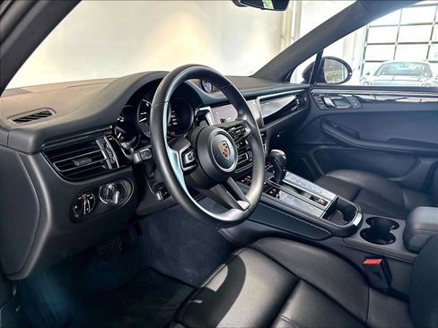 Used 2026 Porsche Macan AWD/4WD image 7
