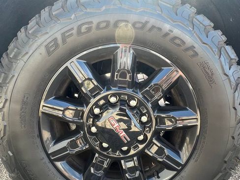 Used 2024 GMC Sierra 2500 AT4 w/ AT4 Premium Plus Package AWD/4WD image 3