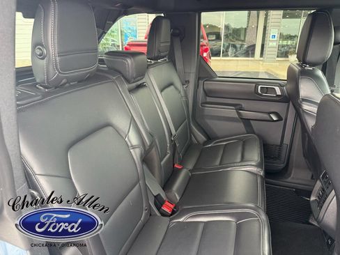 Used 2025 Ford Bronco Outer Banks AWD/4WD image 17
