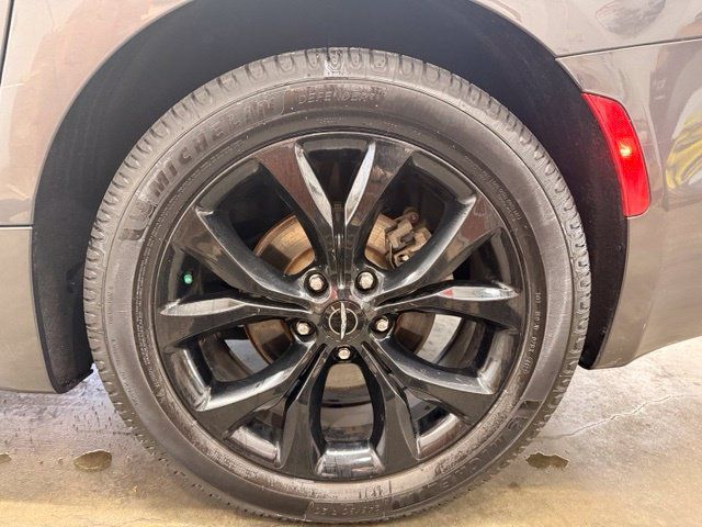 Used 2017 Chrysler Pacifica Touring-L Plus w/ Tire & Wheel Group FWD image 5