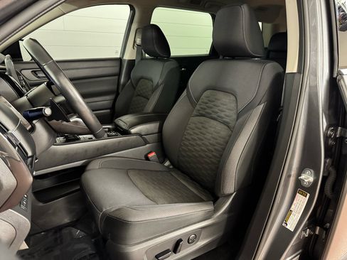 Used 2022 Nissan Pathfinder SV image 13