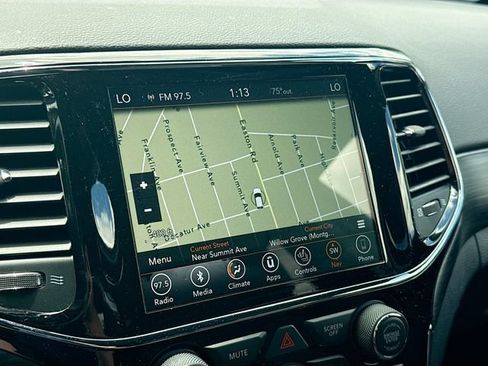 Used 2019 Jeep Grand Cherokee Laredo AWD/4WD image 19
