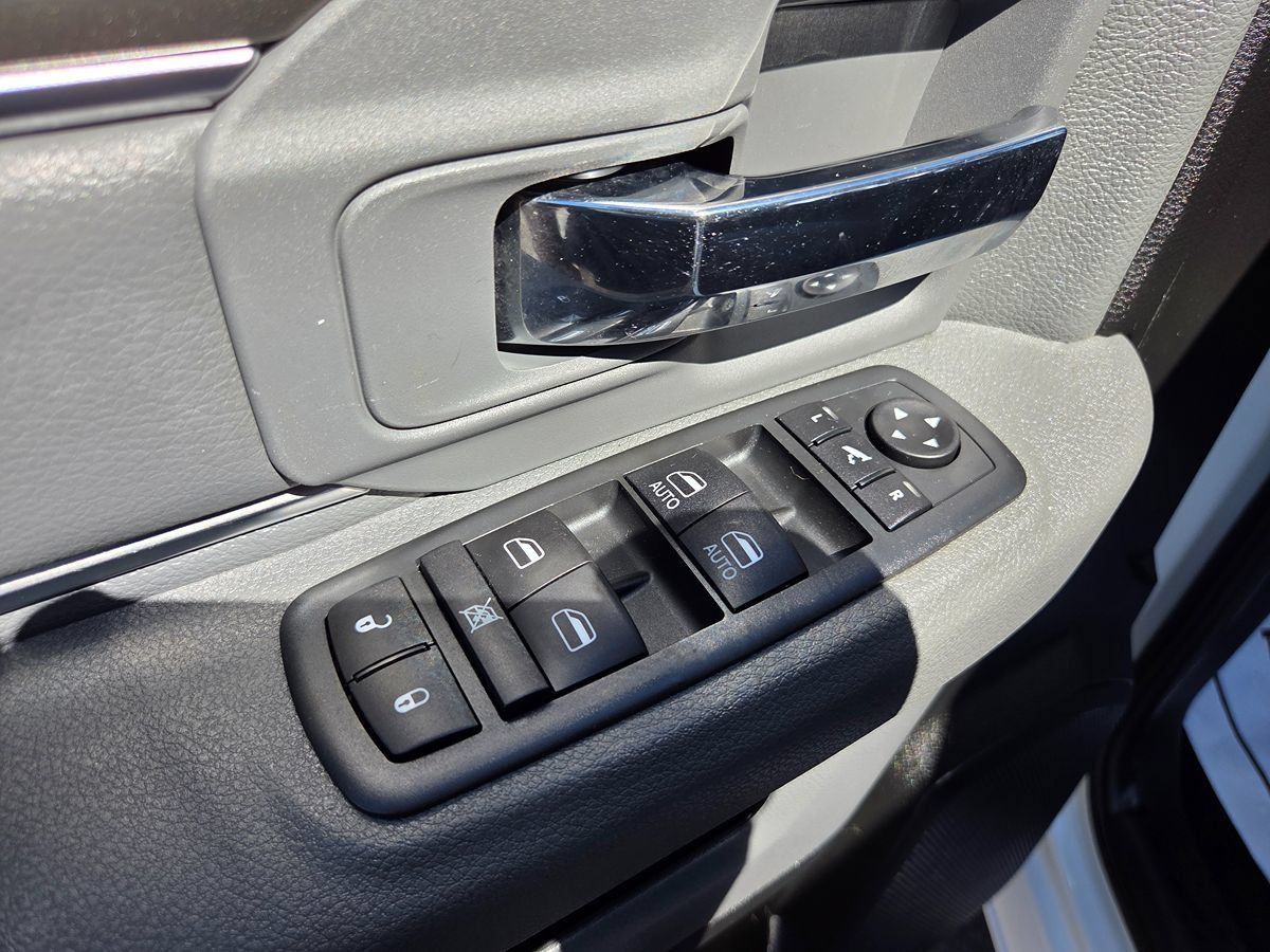 Used 2020 RAM 1500 Classic SLT w/ Luxury Group AWD/4WD image 40